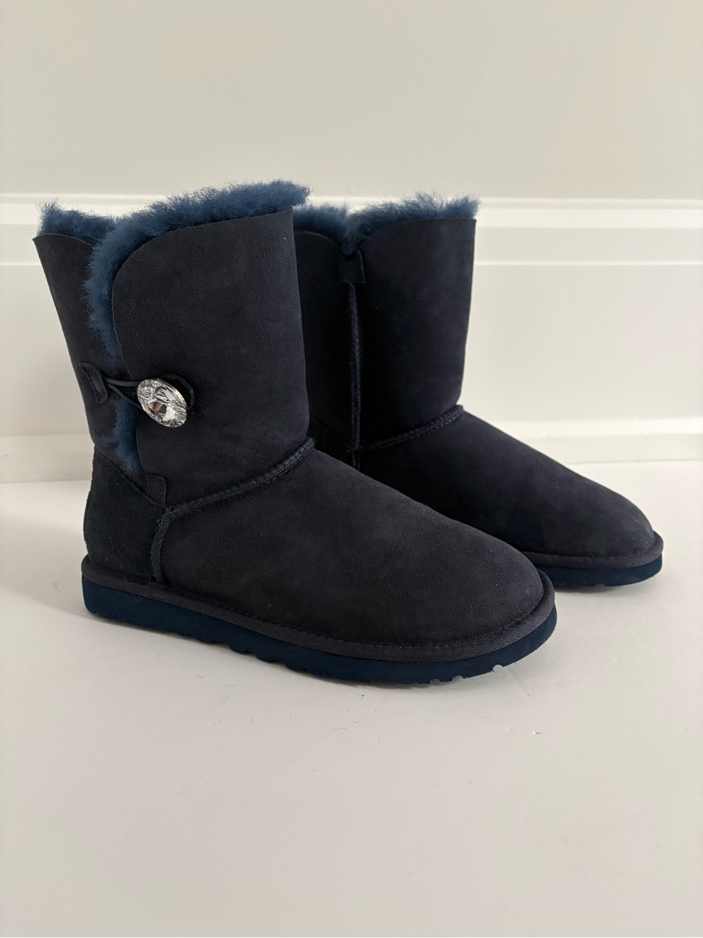 UGG Bailey Button Bling Shearling Boots with Crystal Button - Size 6 - NWOB